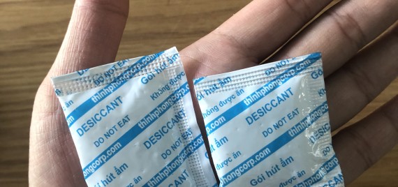 Gói hút ẩm thực phẩm là gì? Tìm hiểu về gói hút ẩm sử dụng trong ngành thực phẩm